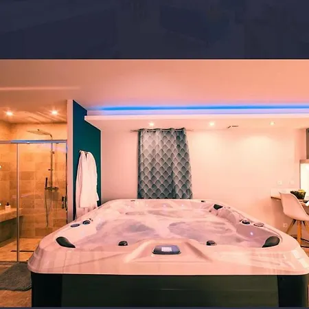Дом отдыха Le Loft En Bulles Saint-Maurin